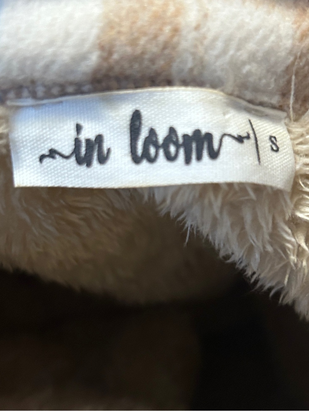 Woman’s Shacket - Picture 2 of 4